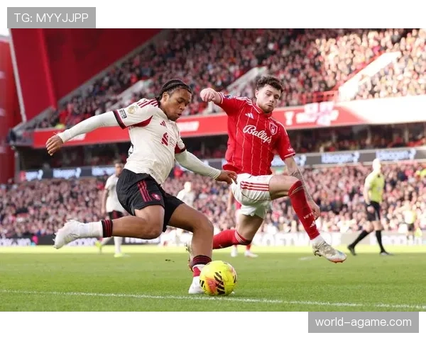 利物浦进攻选择问题影响比赛效果，竞争格局变化表现波动趋势