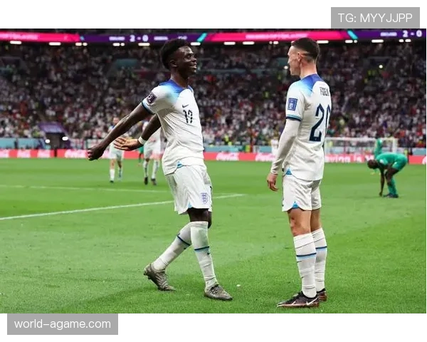 厄德高 vs 福登：技术型中场核心的成长路径对比